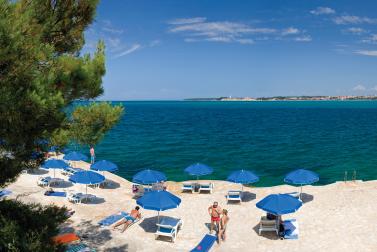 Lanterna Crnika Beach